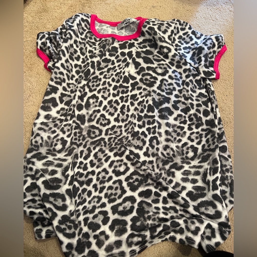 Falling Love Tee - New with tags - Large